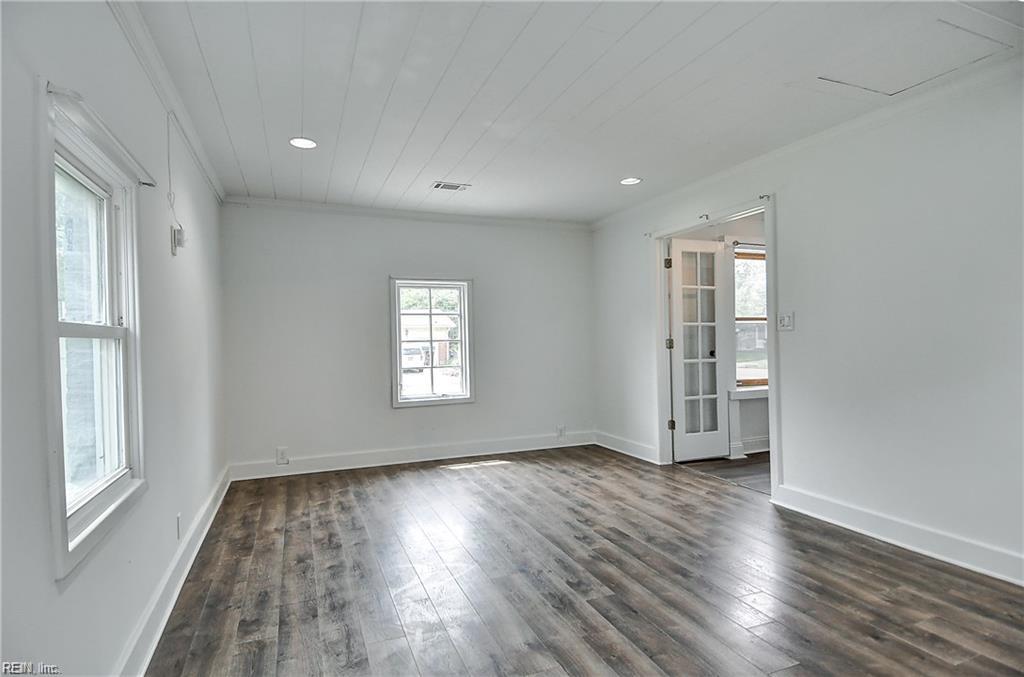 2801 Southport Ave. Property Photo 6