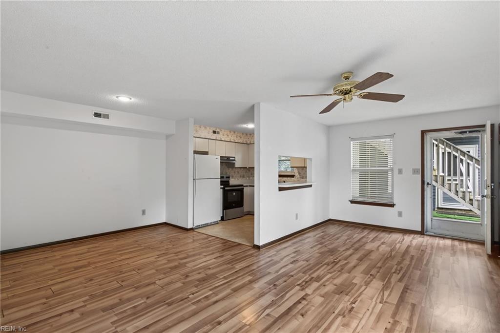 12760 St. James Pl Property Photo 5