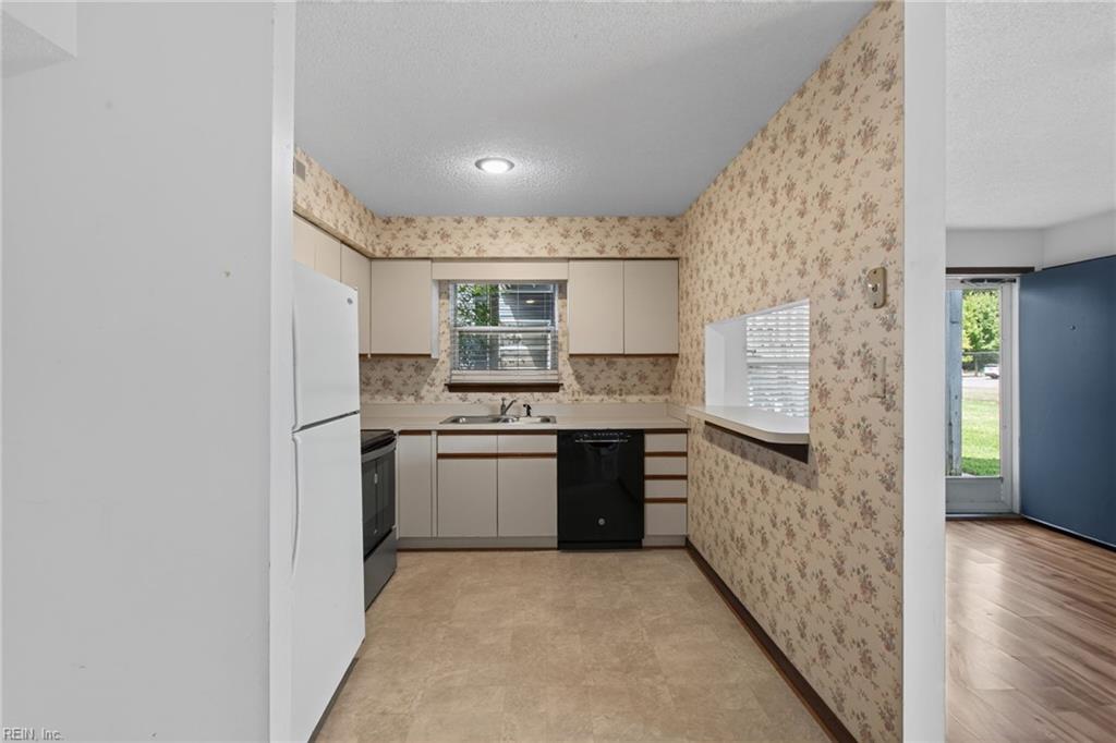 12760 St. James Pl Property Photo 9