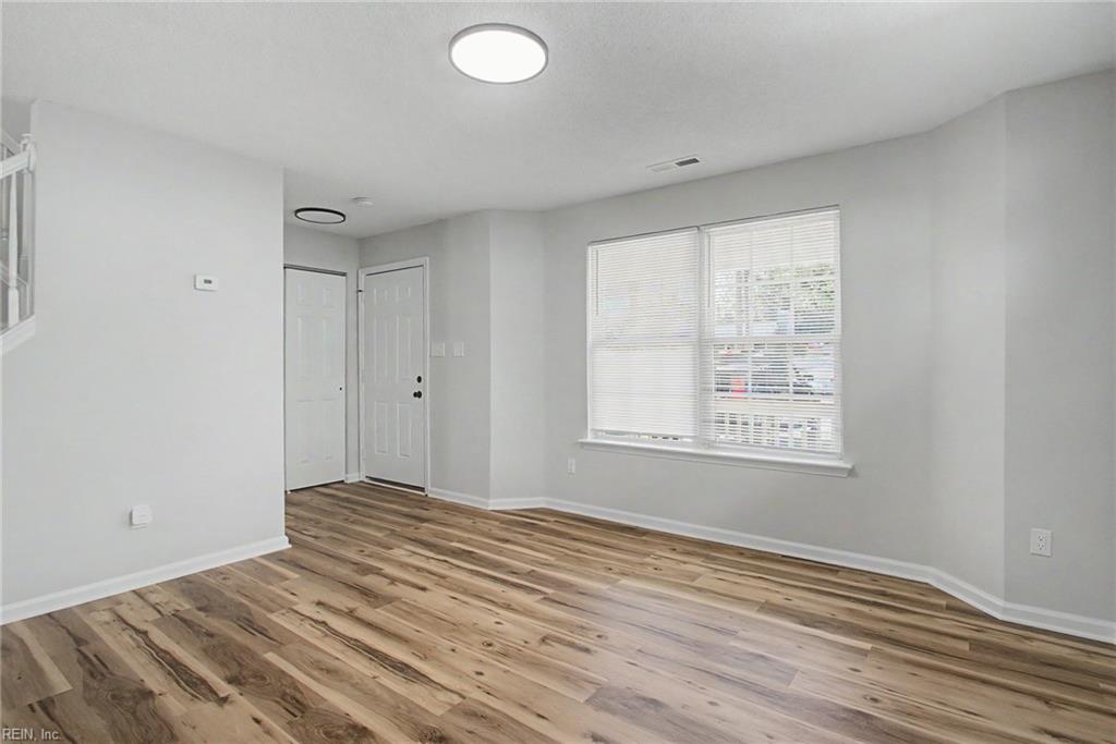 802 Hatton St Property Photo 6