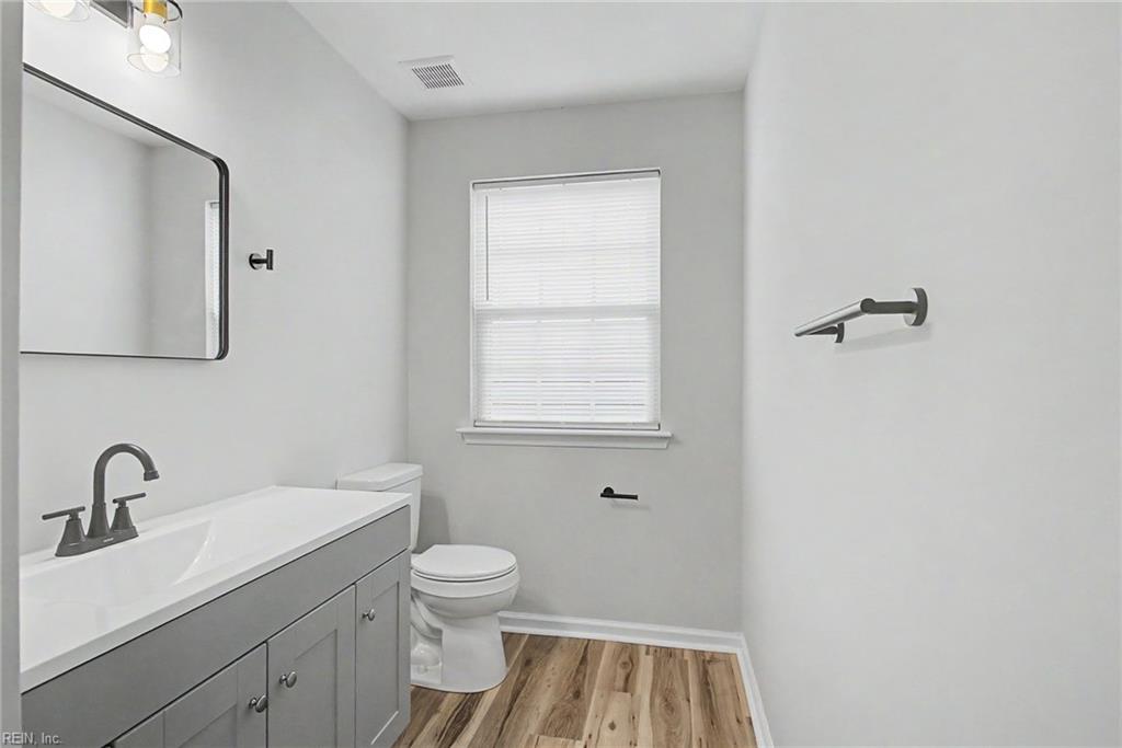 802 Hatton St Property Photo 9
