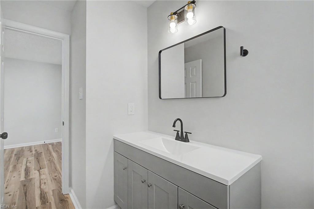 802 Hatton St Property Photo 10
