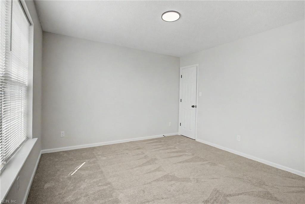 802 Hatton St Property Photo 24