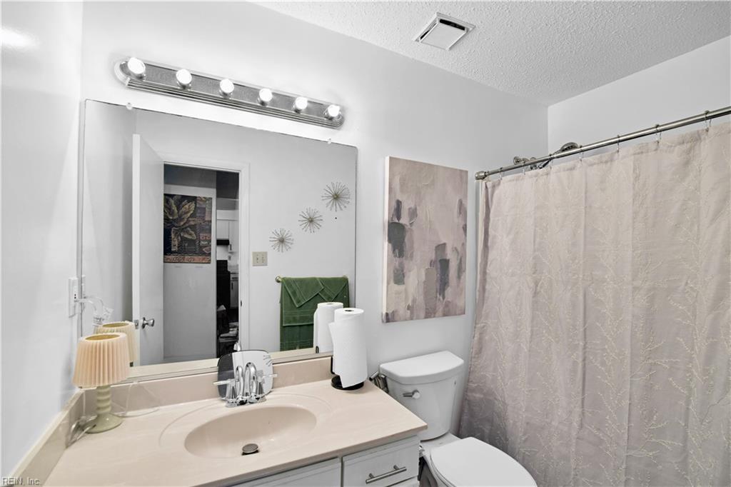 5208 Thatcher Way Property Photo 13