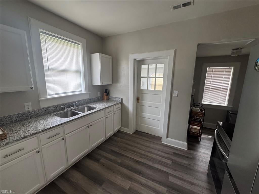 2448 Ballentine Blvd Property Photo 6