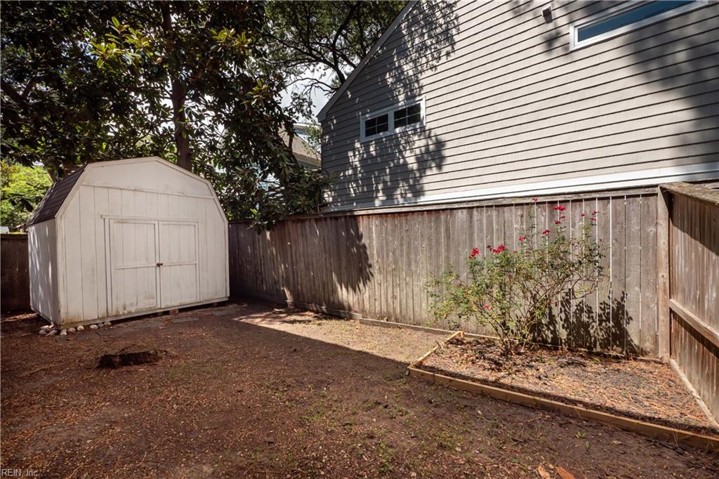 215 83rd St Property Photo 5