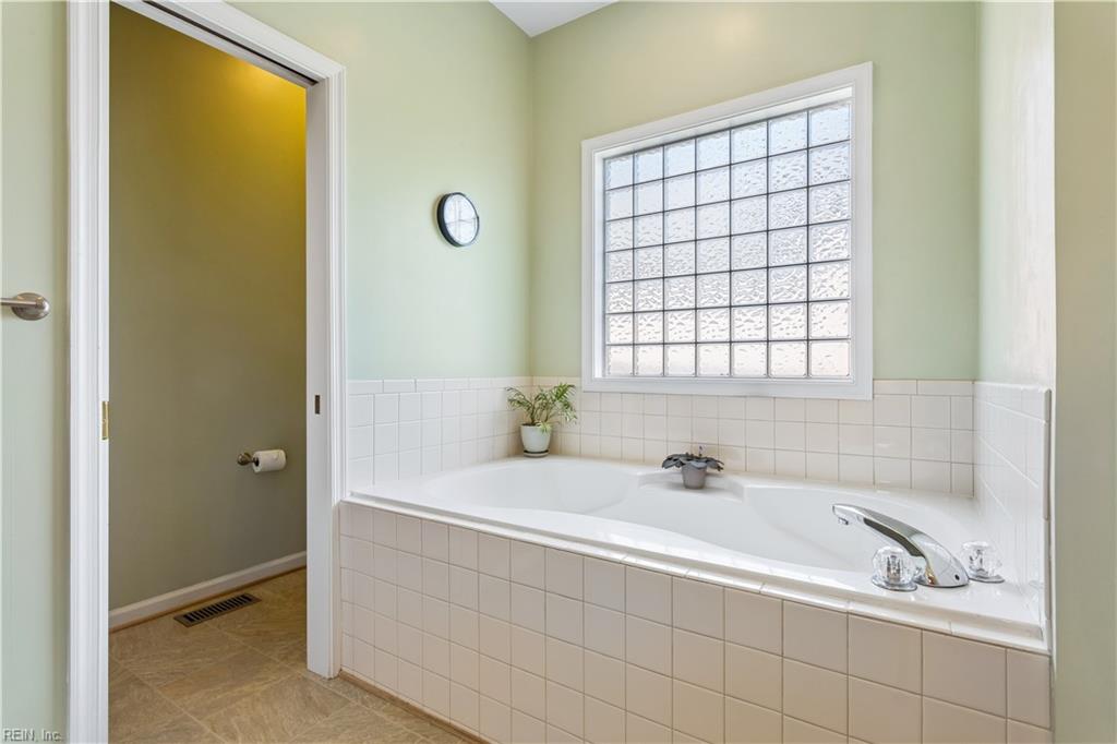 5110 N Kemper Lakes Ct Property Photo 14