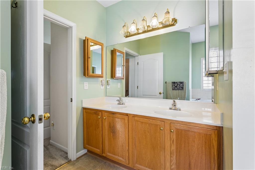 5110 N Kemper Lakes Ct Property Photo 16