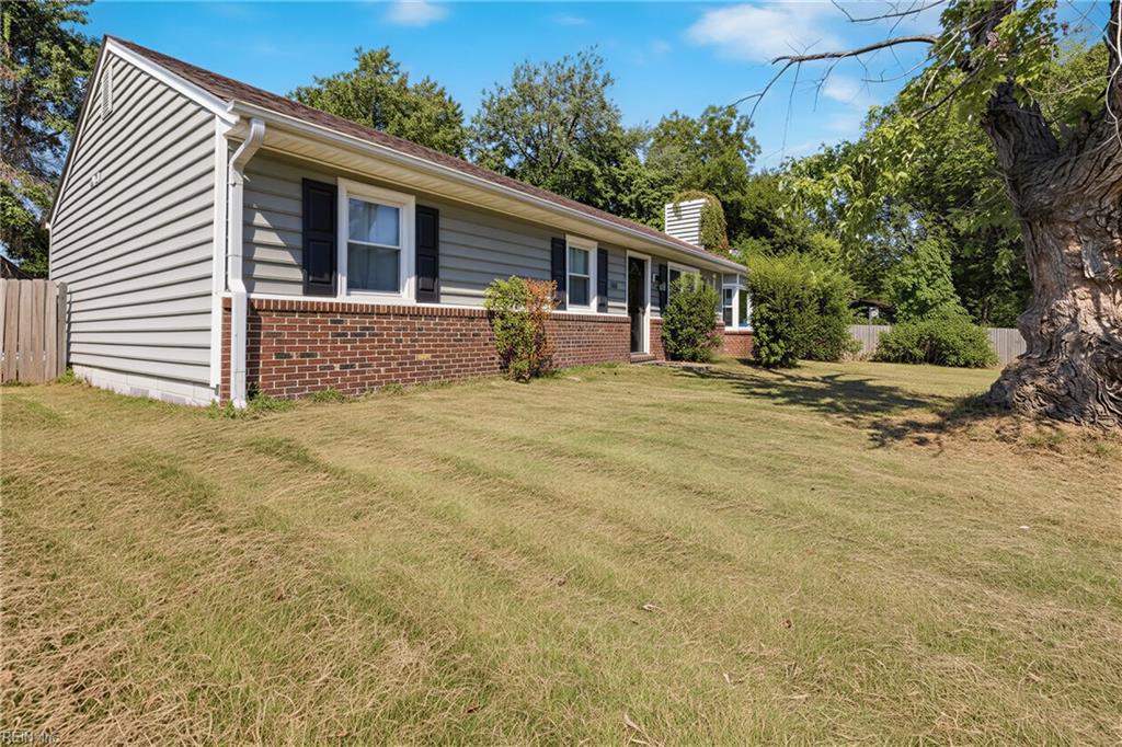 1128 Sir Galahad Dr Property Photo 3