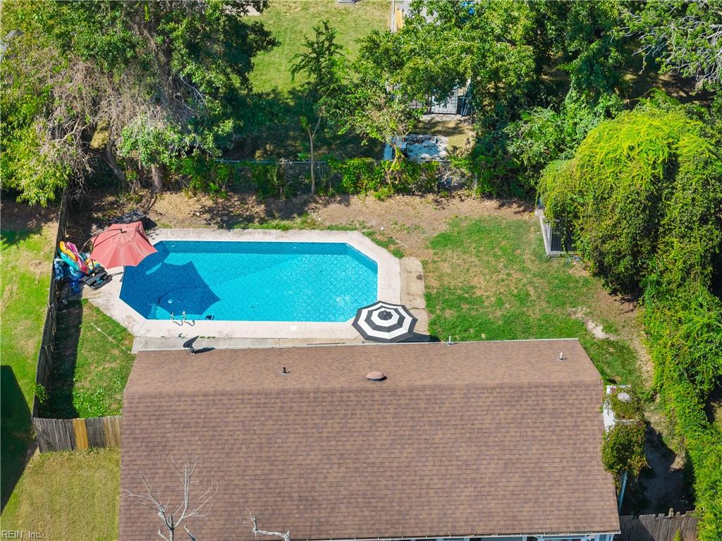 1128 Sir Galahad Dr Property Photo 8