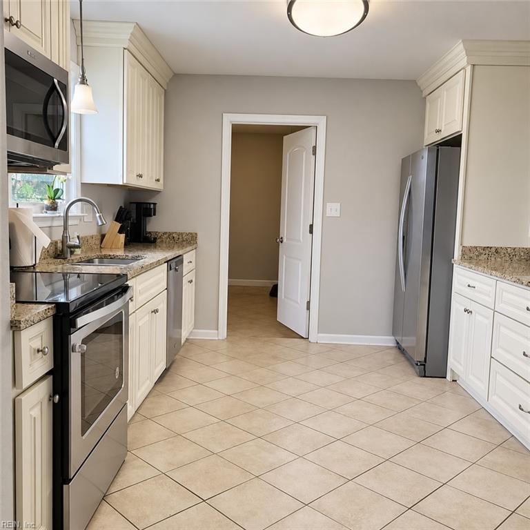 1128 Sir Galahad Dr Property Photo 18