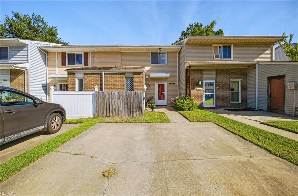 5642 Gregory Ct Property Photo 3