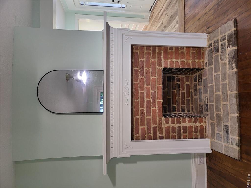 1202 W Beverley St Property Photo 12