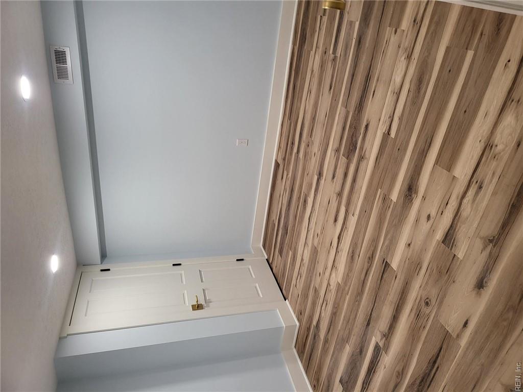 1202 W Beverley St Property Photo 33