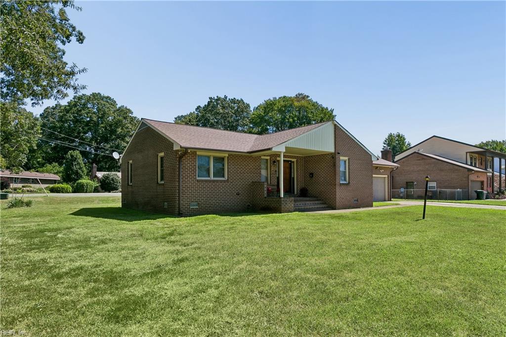 215 Woodbury Forrest Dr Property Photo 5
