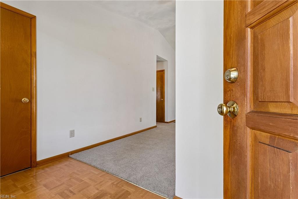 215 Woodbury Forrest Dr Property Photo 8