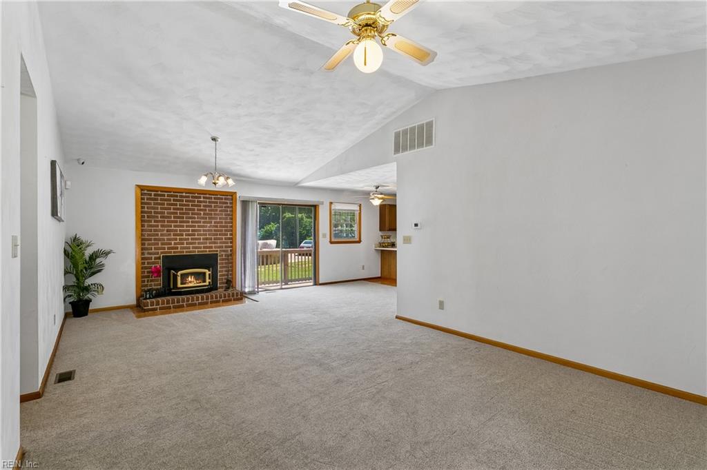 215 Woodbury Forrest Dr Property Photo 10