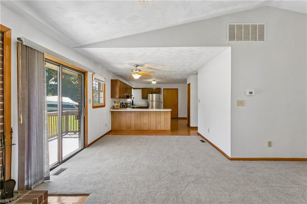 215 Woodbury Forrest Dr Property Photo 19