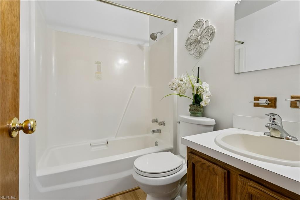 215 Woodbury Forrest Dr Property Photo 39