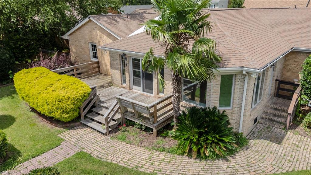 5917 Woodhaven Ct Property Photo 2