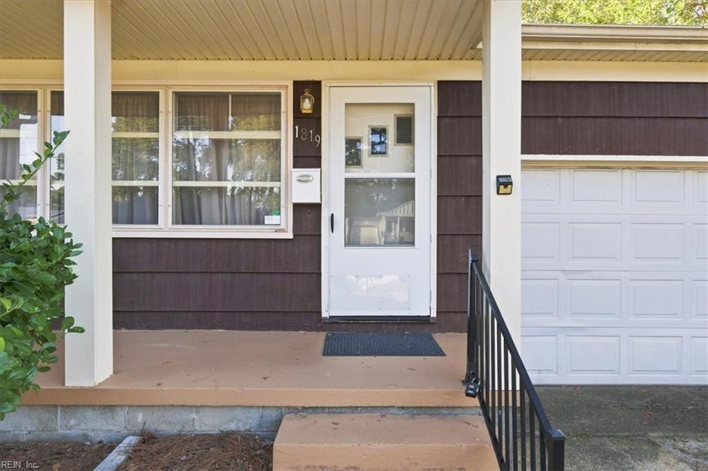 1819 Lightwood Ln Property Photo 2