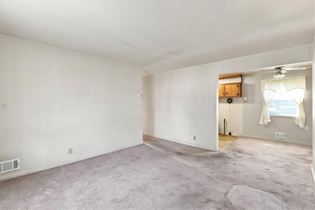 1819 Lightwood Ln Property Photo 3