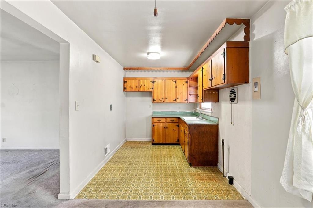 1819 Lightwood Ln Property Photo 6