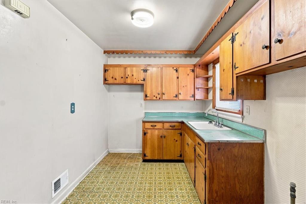 1819 Lightwood Ln Property Photo 8