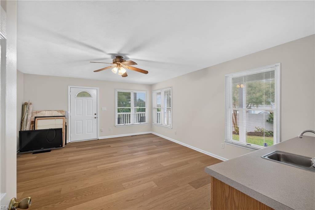 9570 Bay Point Dr Property Photo 29