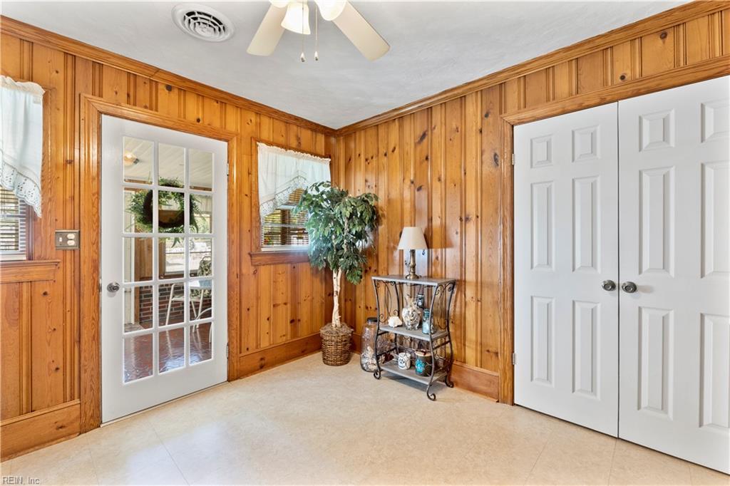 107 Grove Ave Property Photo 9