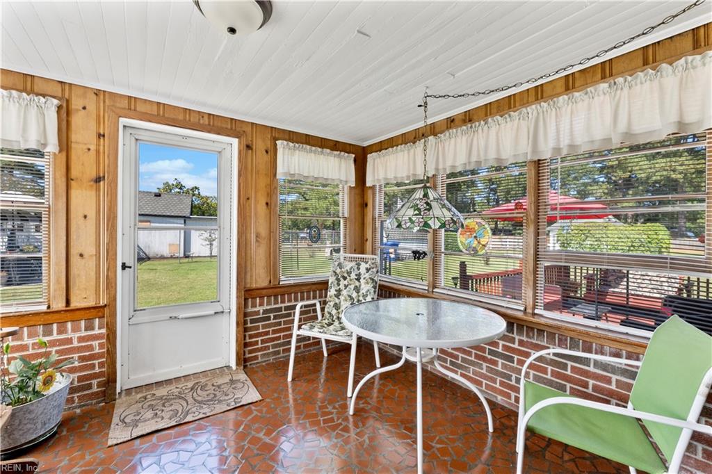 107 Grove Ave Property Photo 11