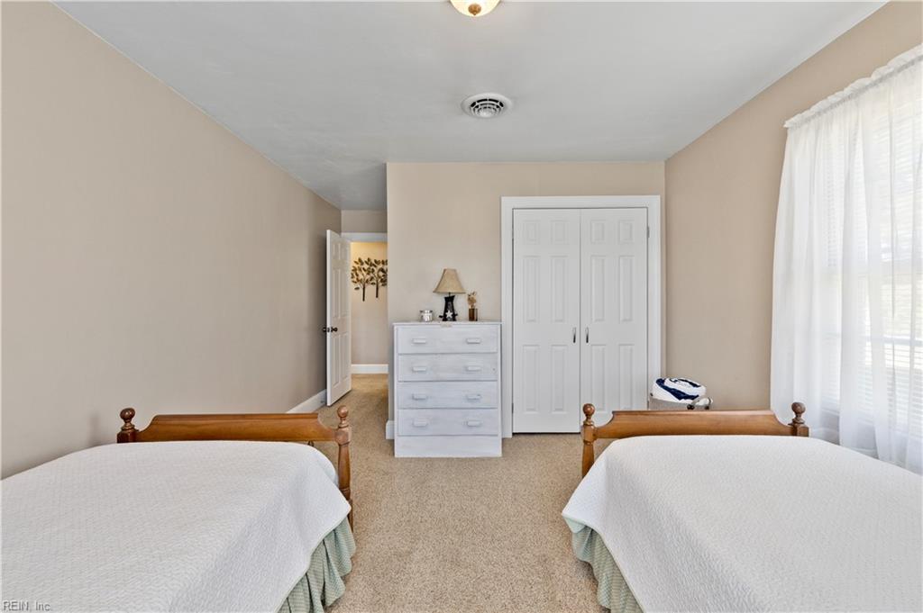 107 Grove Ave Property Photo 16