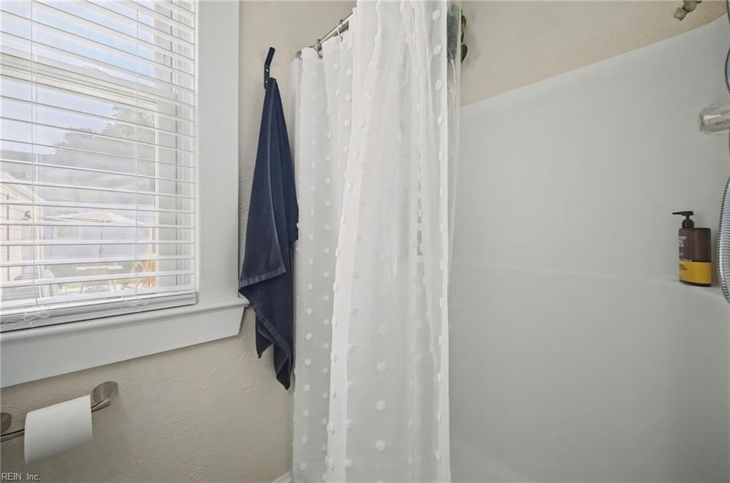 5928 Chesapeake Blvd Property Photo 6