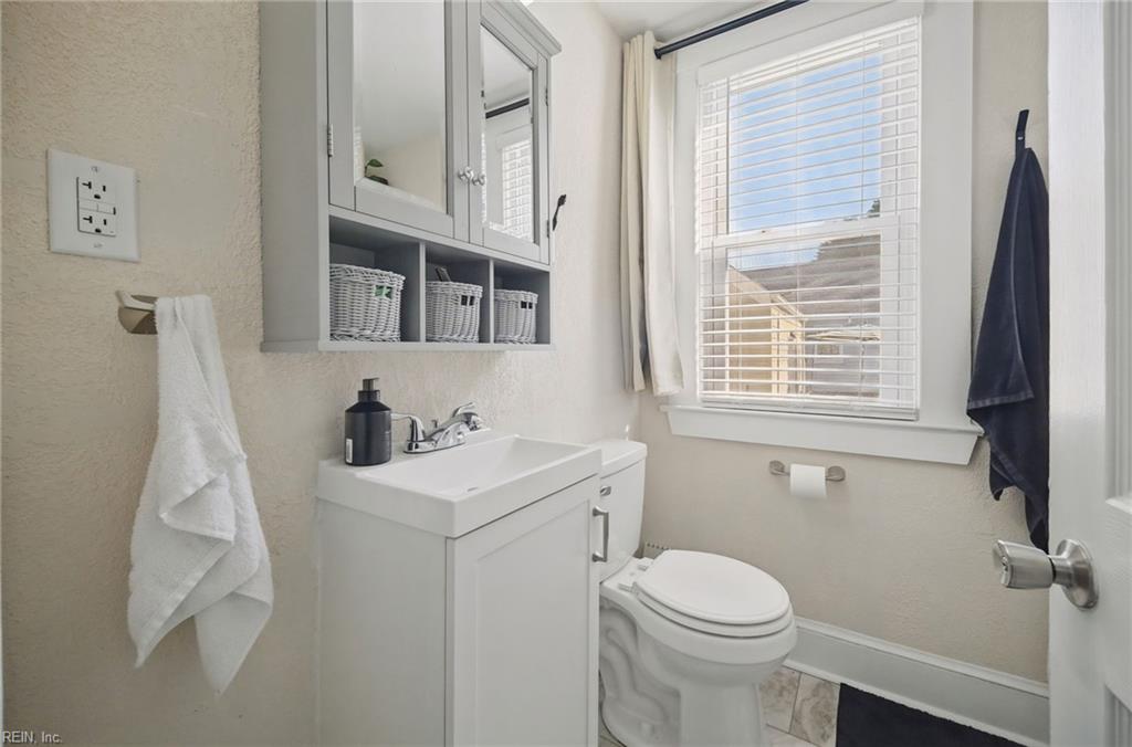 5928 Chesapeake Blvd Property Photo 7
