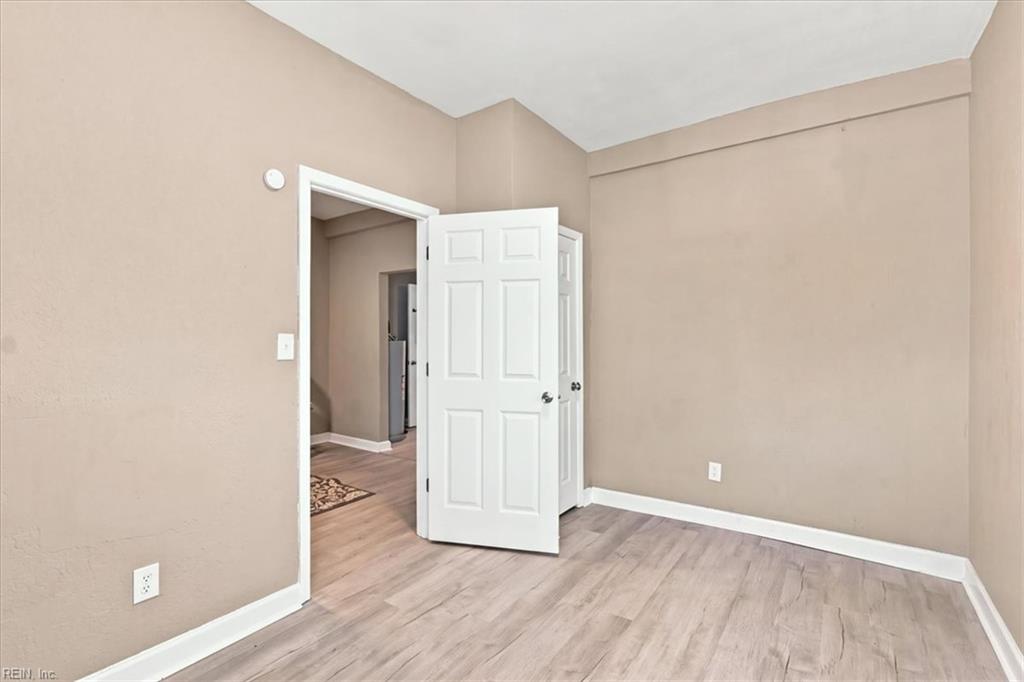 1027 31st St Property Photo 10