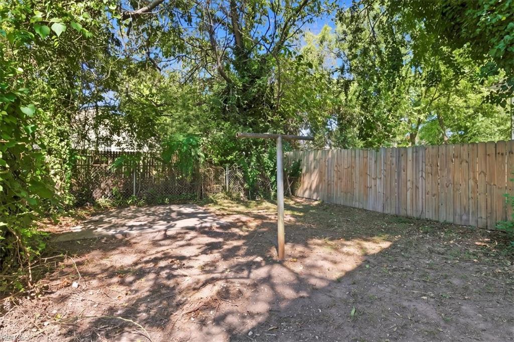 1027 31st St Property Photo 25