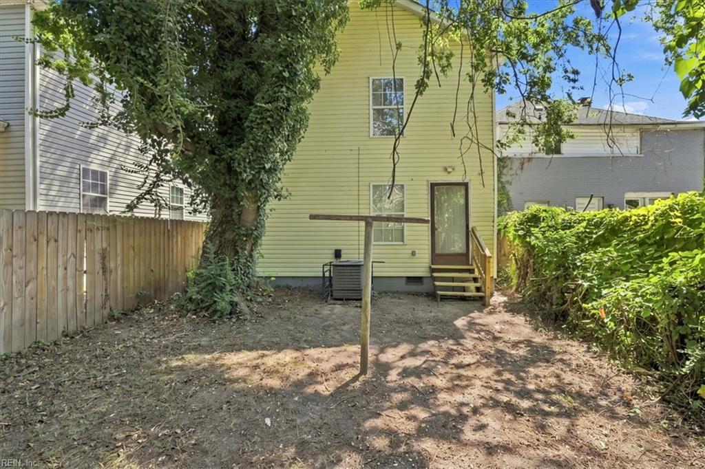 1027 31st St Property Photo 26