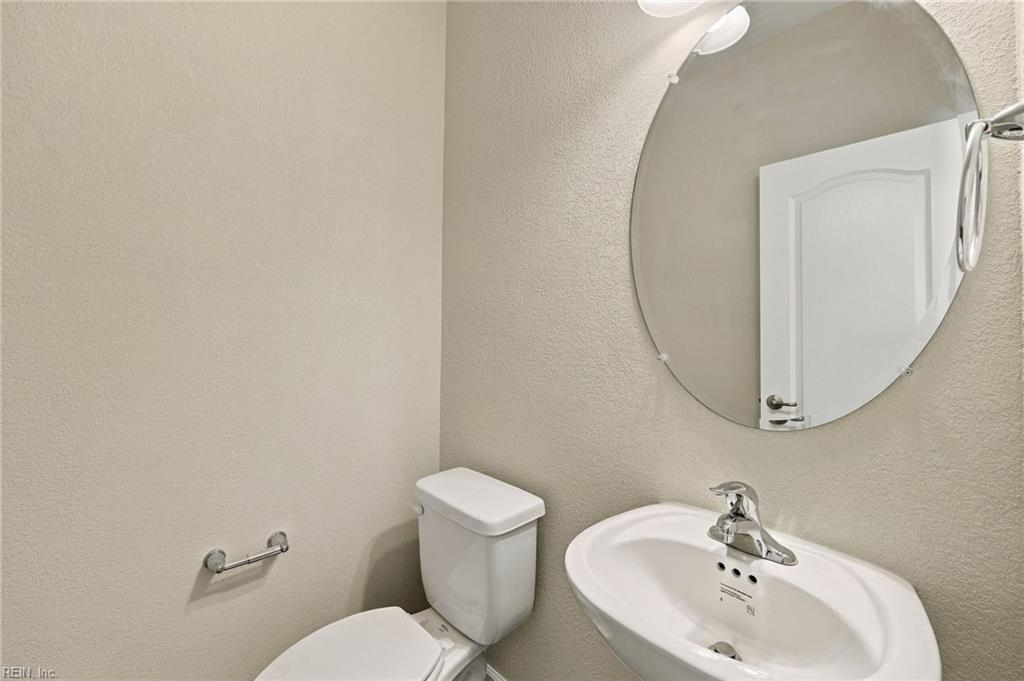 2233 Patrick Dr Property Photo 10