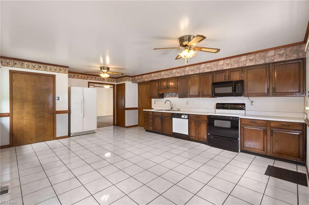 512 Winwood Dr Property Photo 2