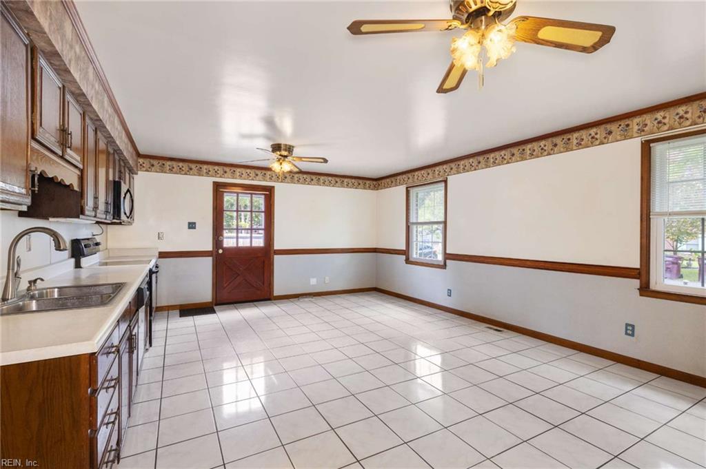 512 Winwood Dr Property Photo 3
