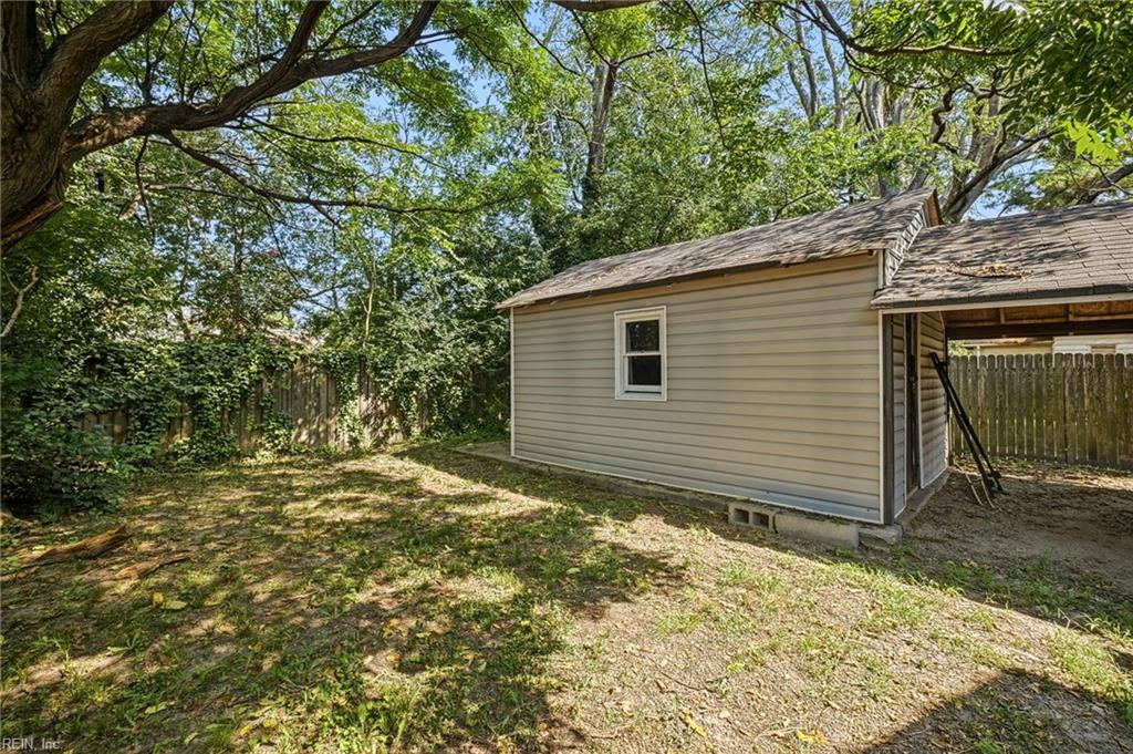 619 31st St Property Photo 23