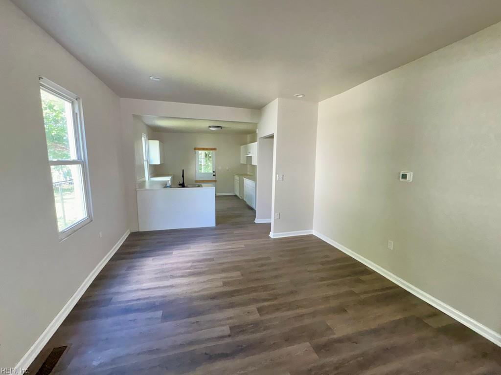 1831 Lasalle Ave Property Photo 5