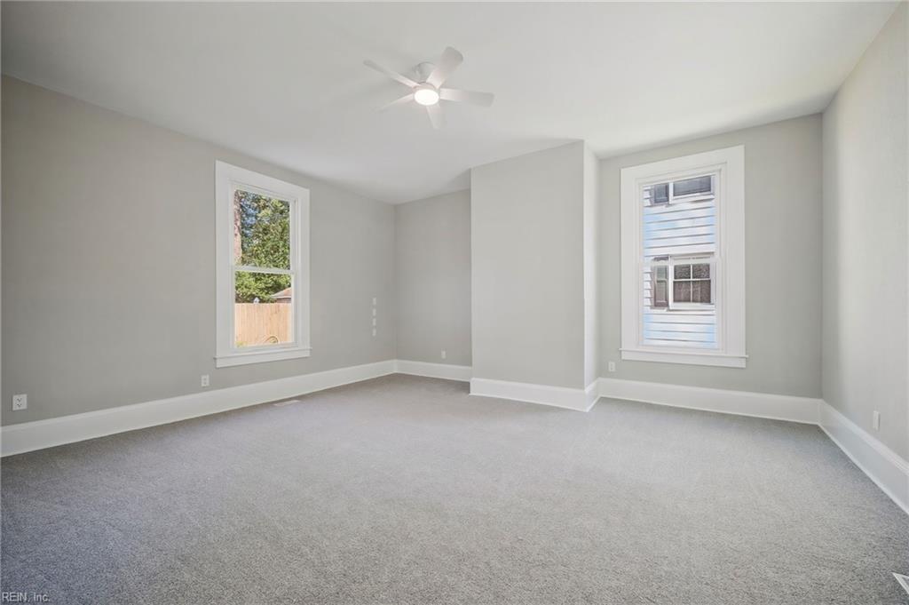 109 St James Ave Property Photo 9