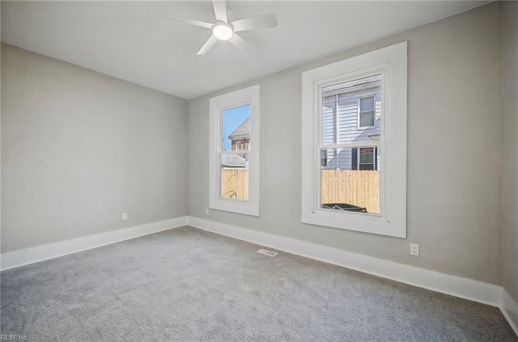 109 St James Ave Property Photo 11
