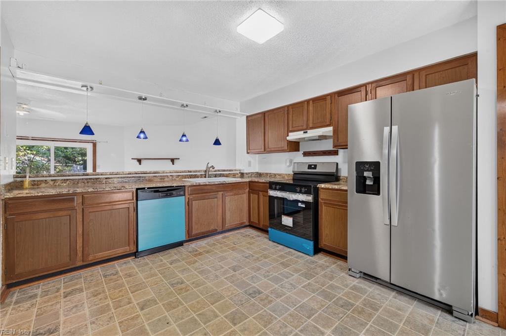 2644 Cove Point Pl Property Photo 6