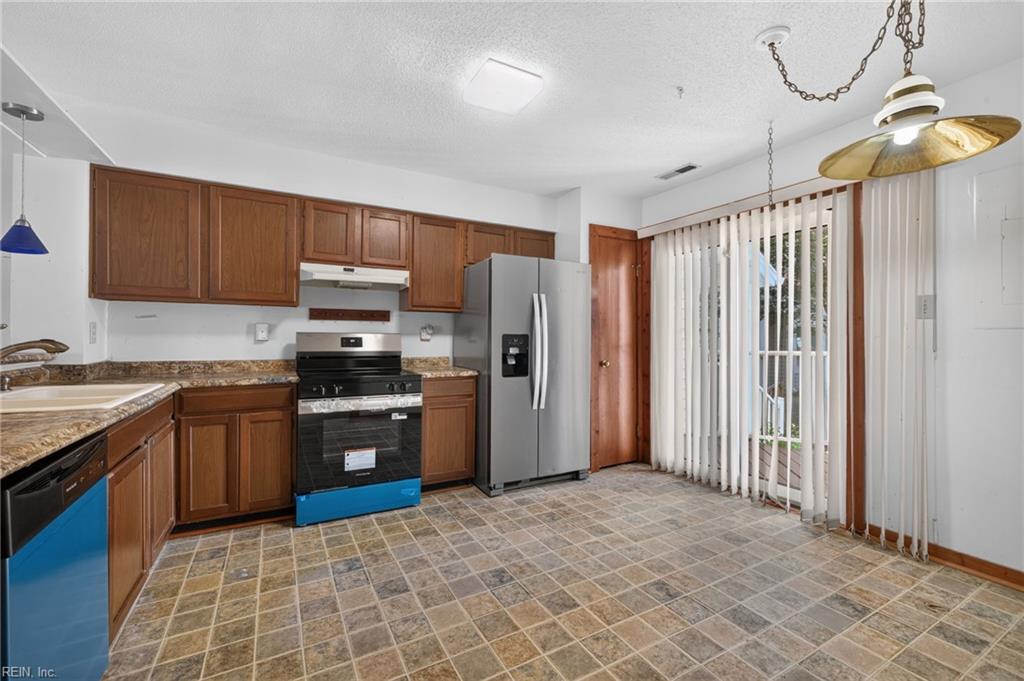 2644 Cove Point Pl Property Photo 7