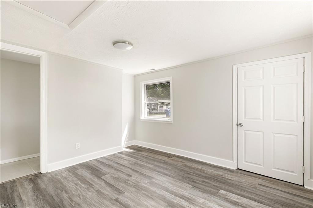 142 Center Ave Property Photo 12