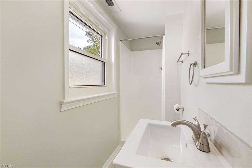142 Center Ave Property Photo 14