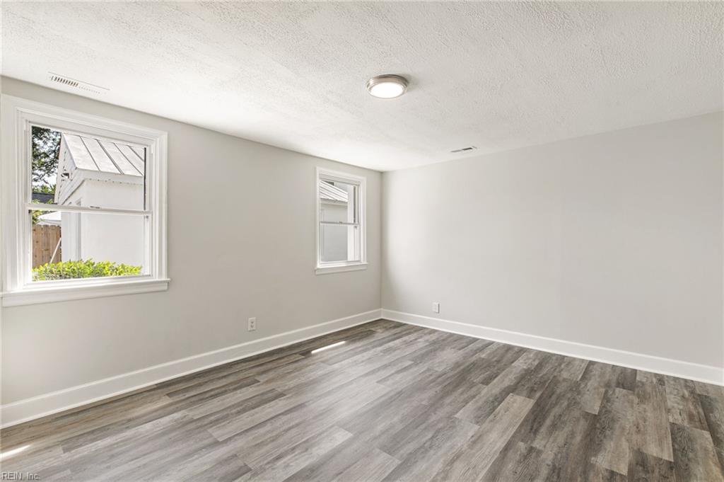 142 Center Ave Property Photo 15