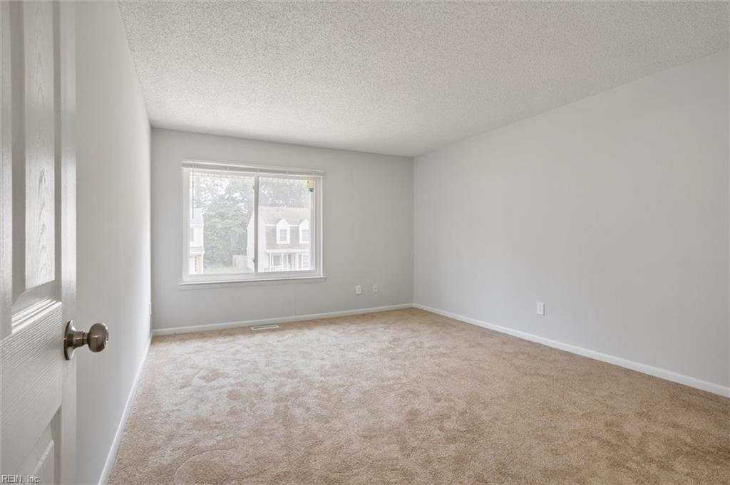 5525 Campus Dr Property Photo 16